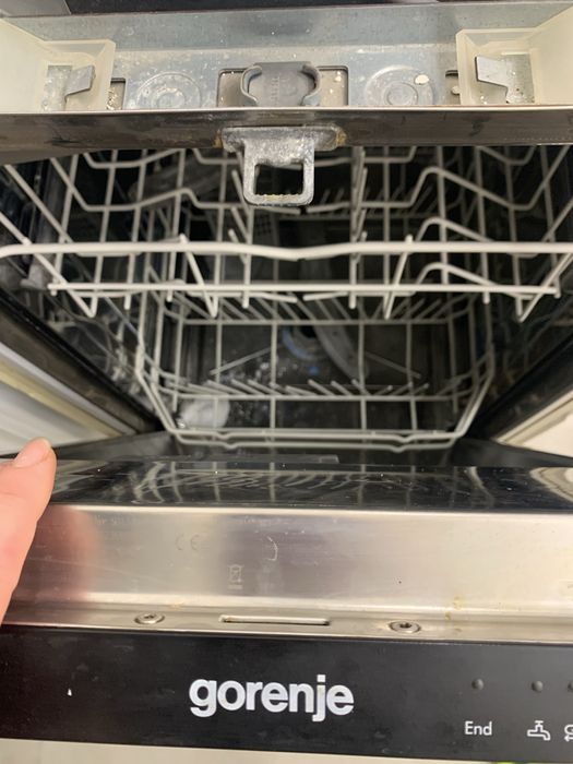 Посудомийка на деталі. Горенье