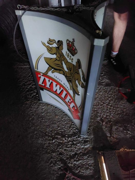 Reklama żywiec wisząca