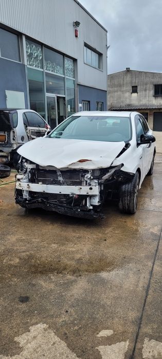 Toyota auris hybrid 2015