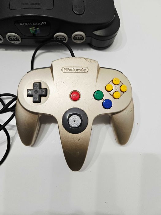 Konsola Nintendo 64 + Okablowanie + Złoty pad