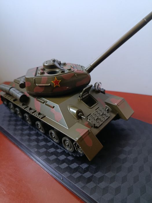 Модель легендарного Т-34 , металл,