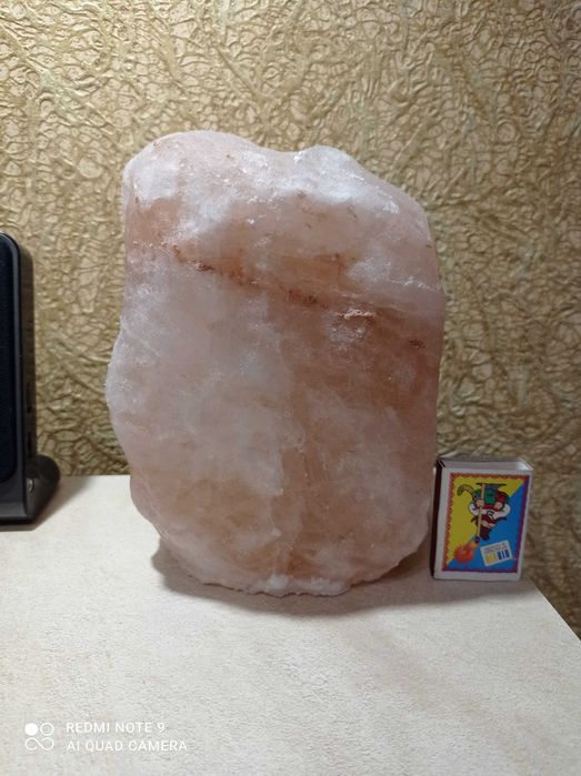 Лампа соляная скала.