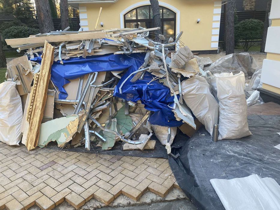 Вивіз будівельного сміття.
