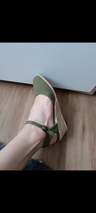 Espadryle na koturnie khaki