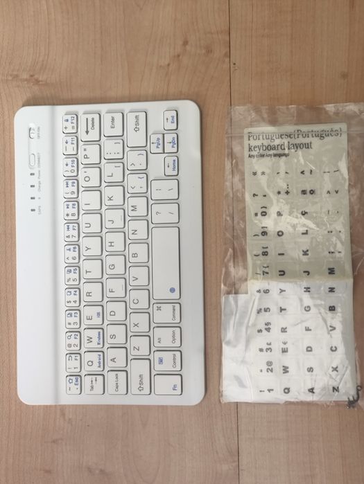 Teclado bluetooth novo com teclas autocolantes em português