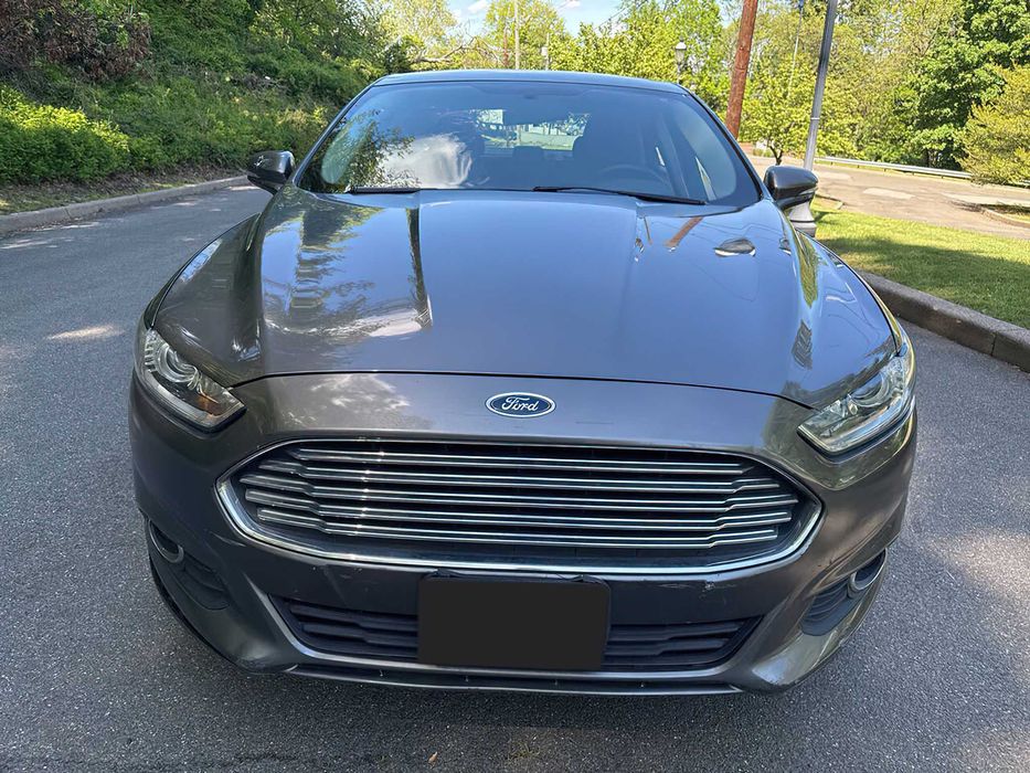Ford Fusion Titanium Hybrid      2014