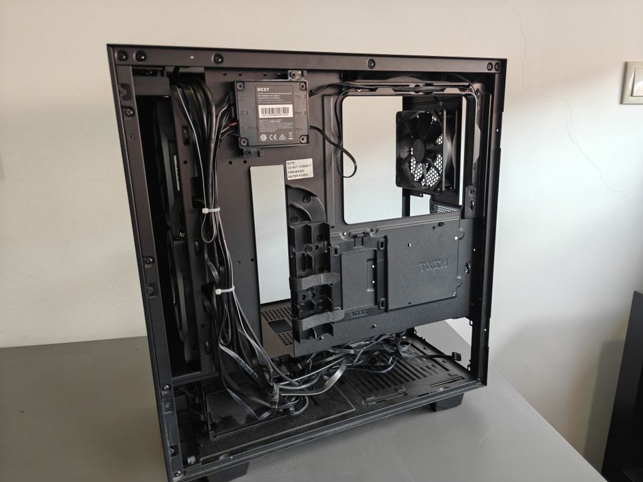 NZXT H510 Elite – Caixa Premium + Cooler Incluído – Bom Estado