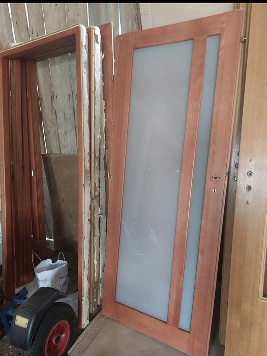 Drzwi wewnetrzne rozmiar 80 z futrynam i klamkami