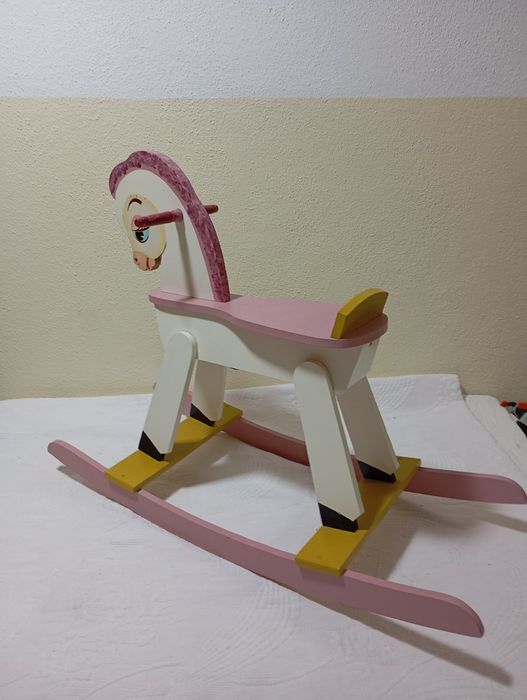 Cavalo madeira antigo