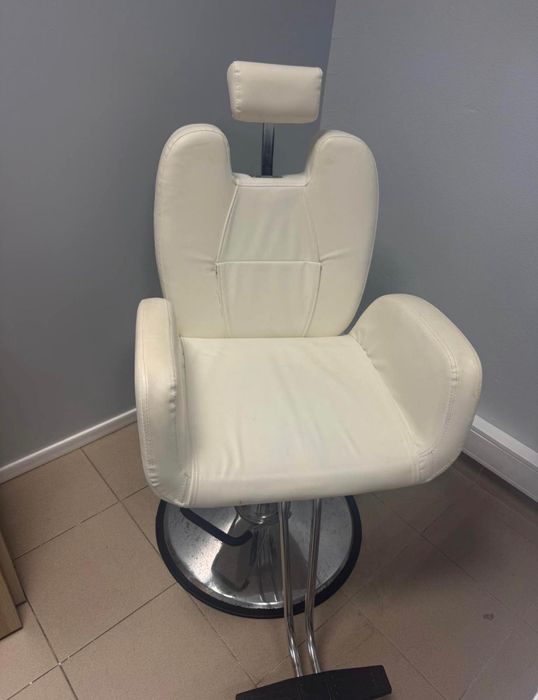 Móveis em ótimo estado para Espaço de Estética e Cabelo