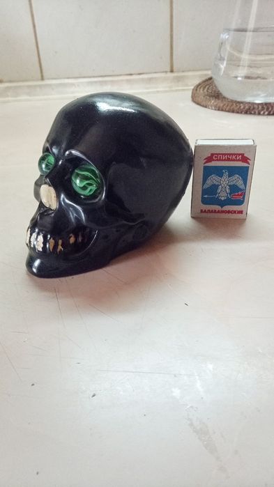 Продам настольный череп.
