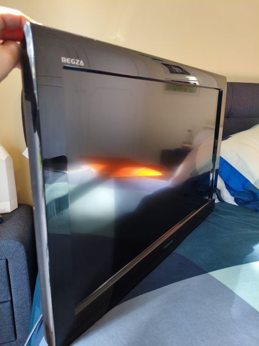 TV 32" Toshiba 32LV733G ótimo estado