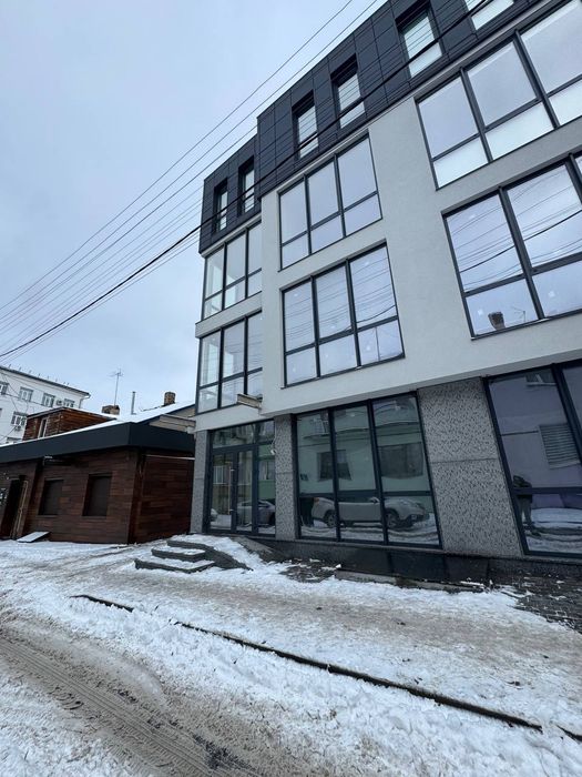 Продаж комерційного приміщення в центрі міста, вул. Євгена Сверстюка