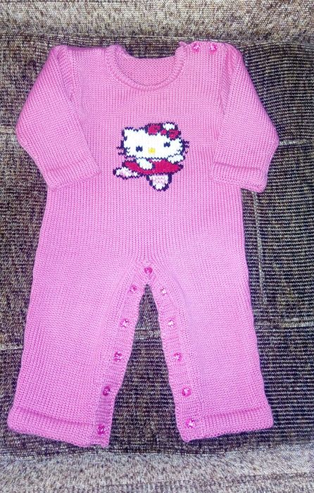 Детский комбинезон с носками на ребенка