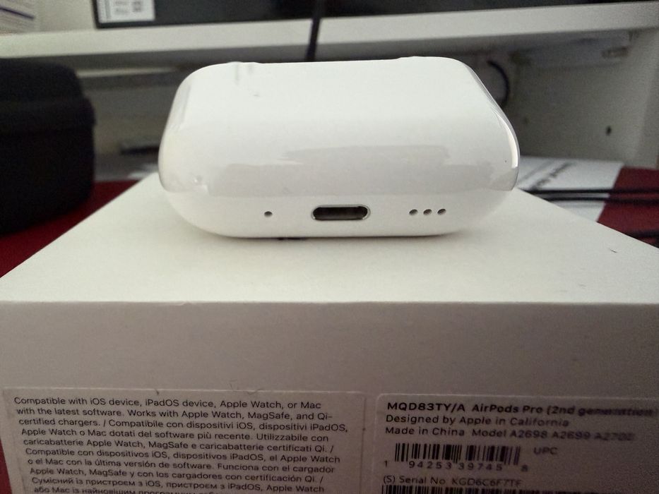AirPods Pro 2 Lightning Bolt