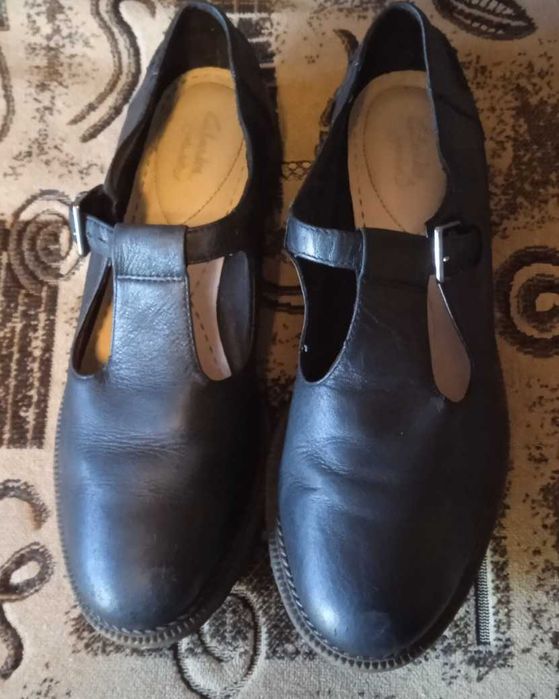 Продам стильні шкіряні туфлі Clarks устілка 25,5 см
