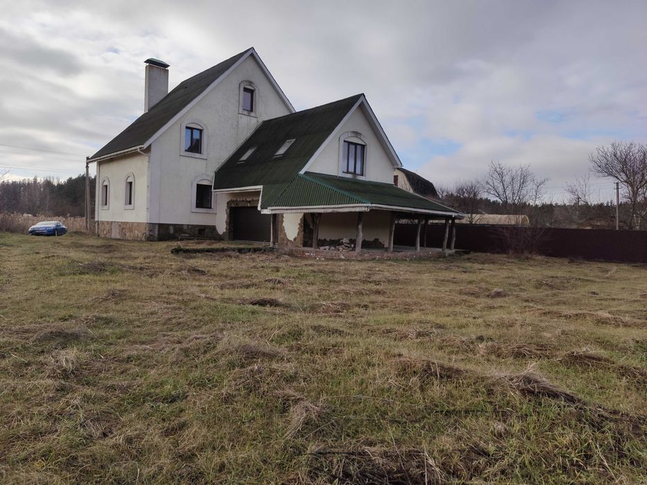 Продаж триповерхового будинку в с. Благодатне