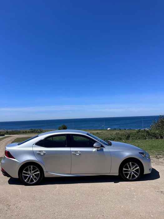 Vende se carro Lexus modelo 300h, otimo estado, hibrido com 105.000 km.Porto