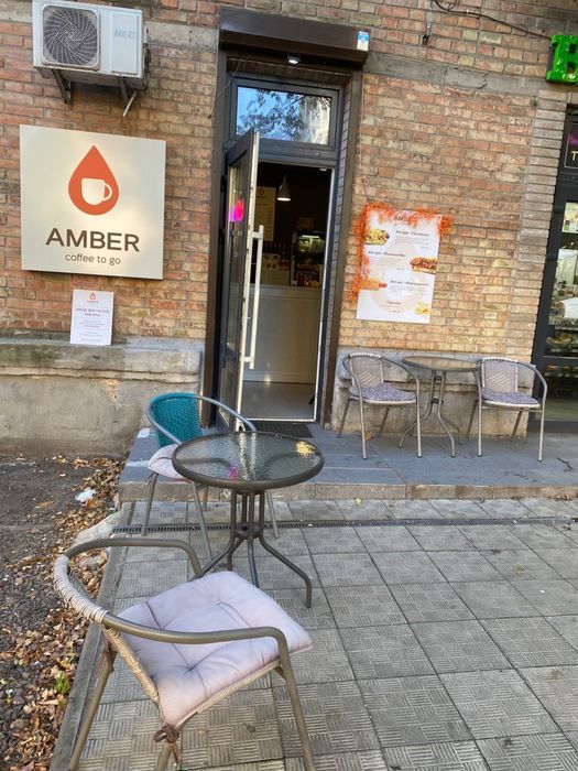 Центр, прибуткова кавʼярня, світло не вимикають