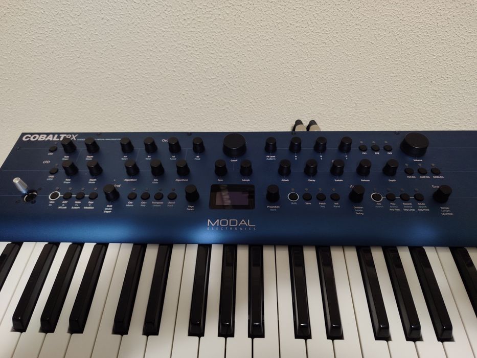 Sintetizador Modal cobalt 8x