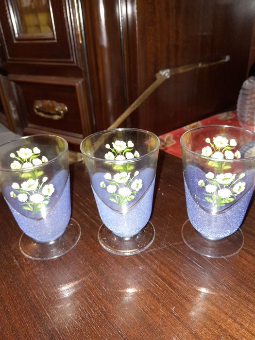 Copos vintage pintados à mão