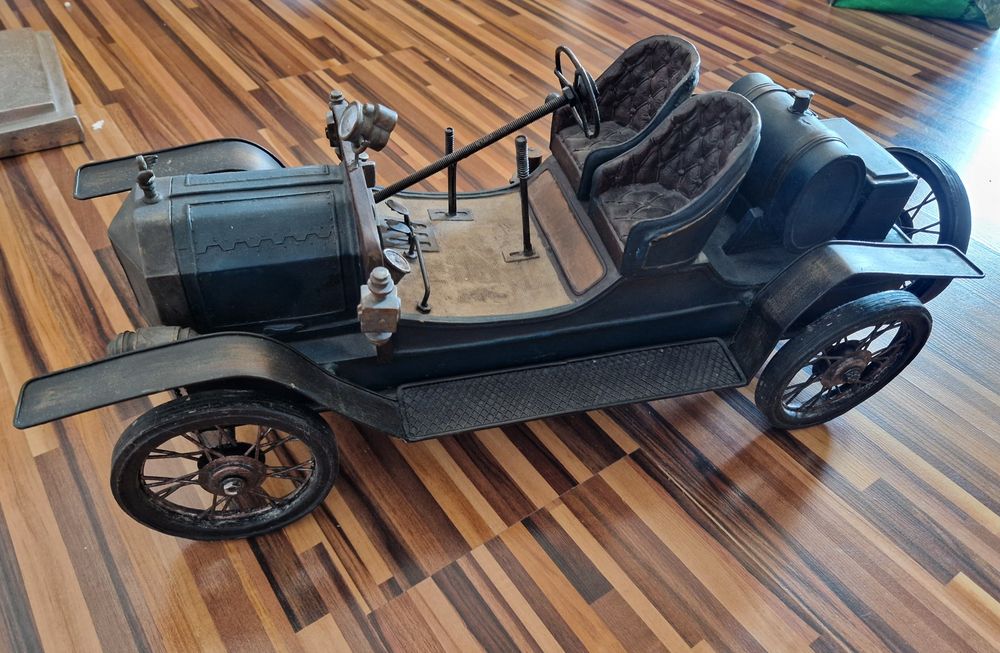 Metalowy Model Retro- Zabytkowy samochód