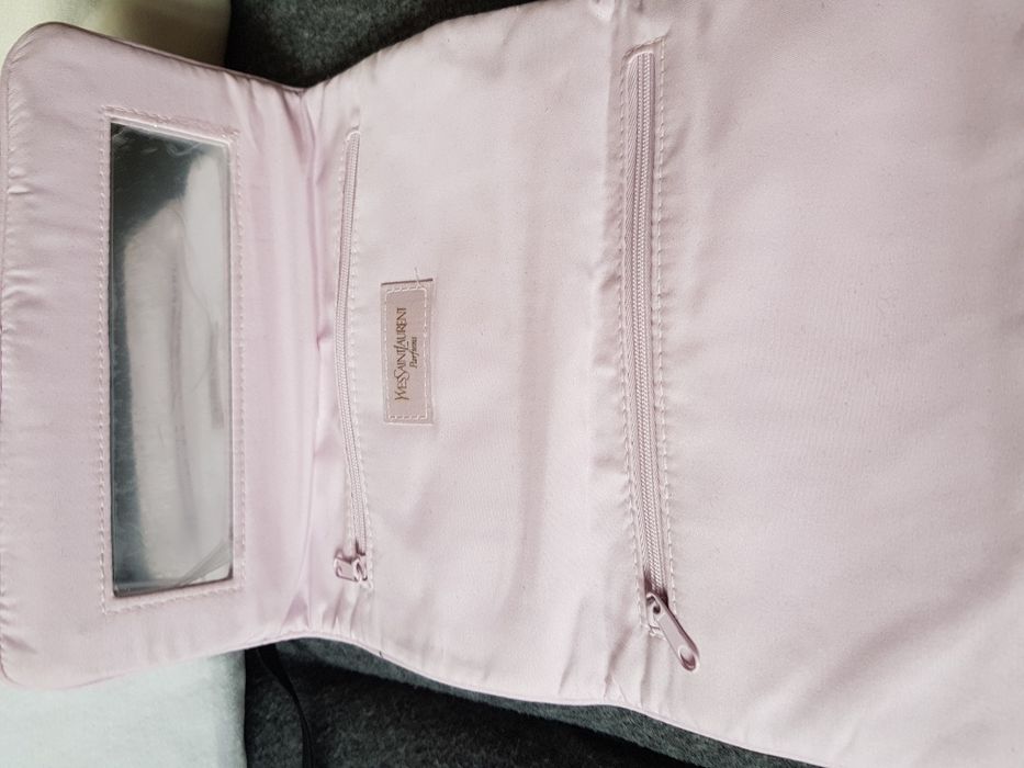 Nowa kosmetyczka z lusterkiem .