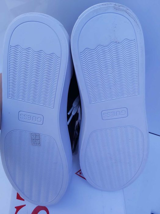 NOWE sneakersy GUESS czarne trampki półbuty 42