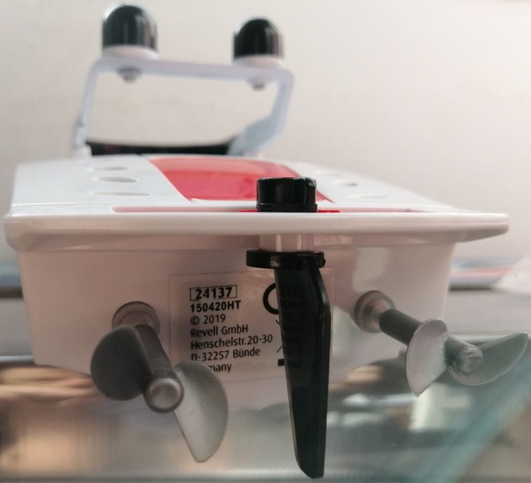 Barco miniatura RC , com controlo remoto - Revell