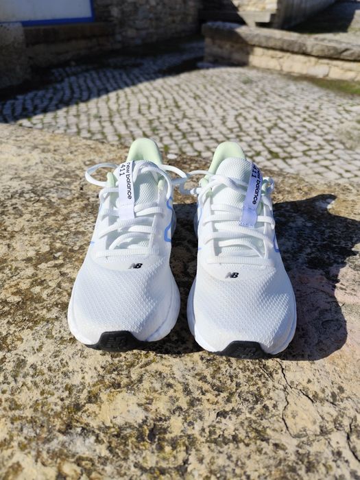 Ténis New Balance Modelo 411V3