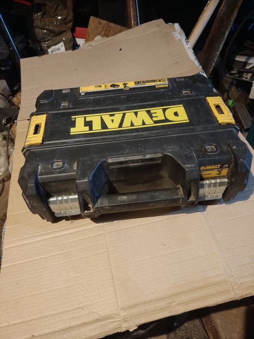 Skrzynka walizka DeWalt
