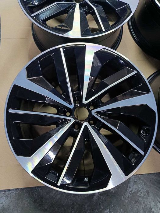 Диски на Audi E-tron S R20 9x20 5x112 ET20 DIA66.6 Оригінал