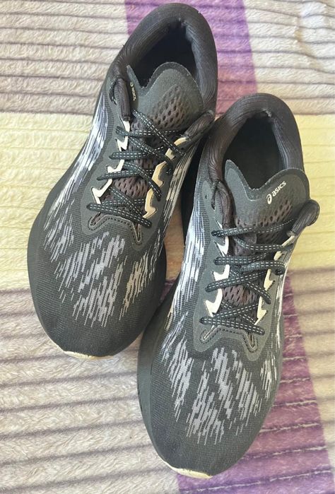 Кросівки асікс бігові