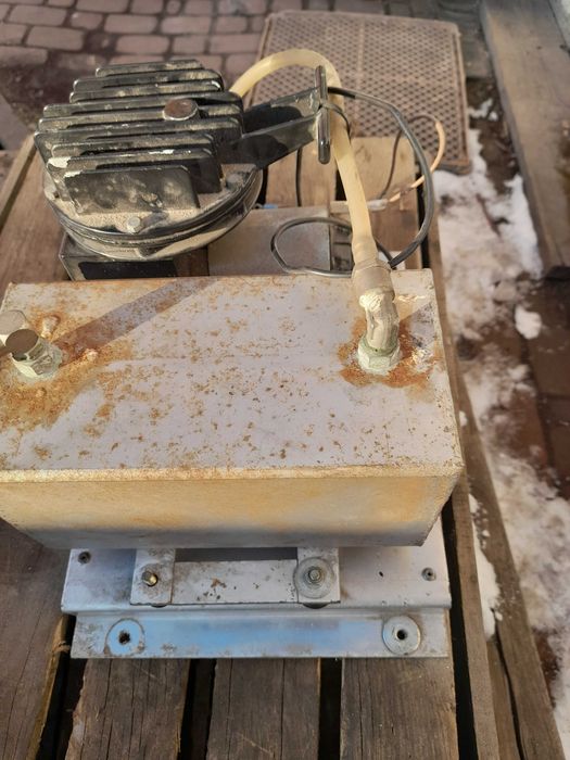 Вакуумний насос 12 вольт вакуумна система.