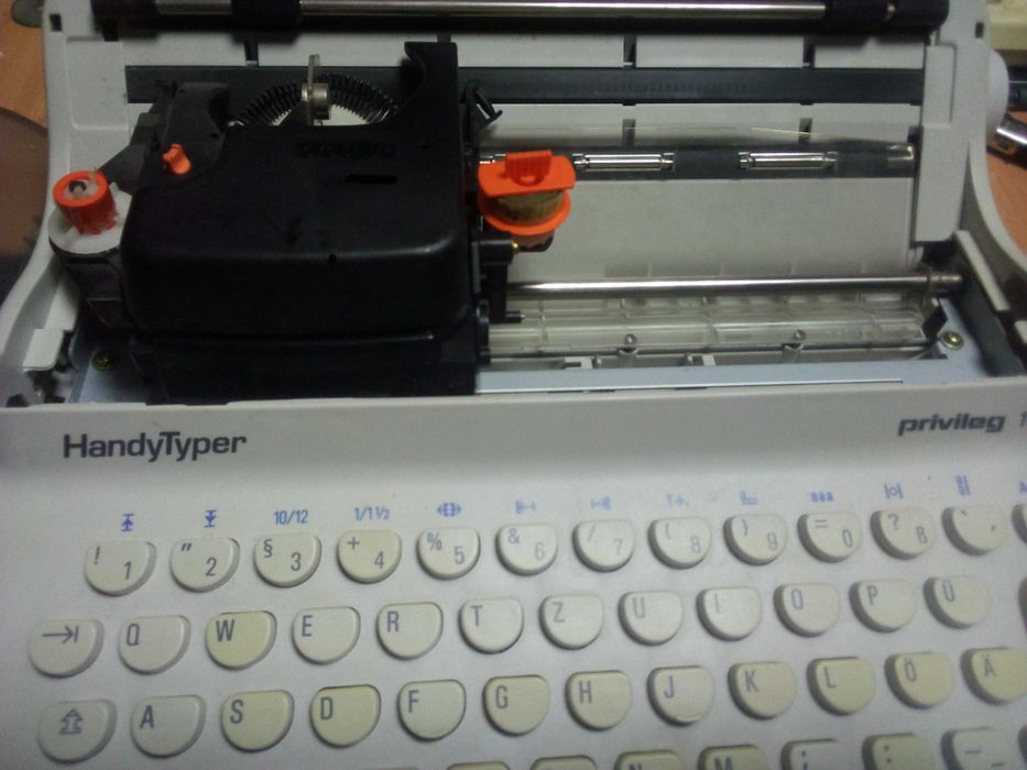 Электрическая пишущая машинка