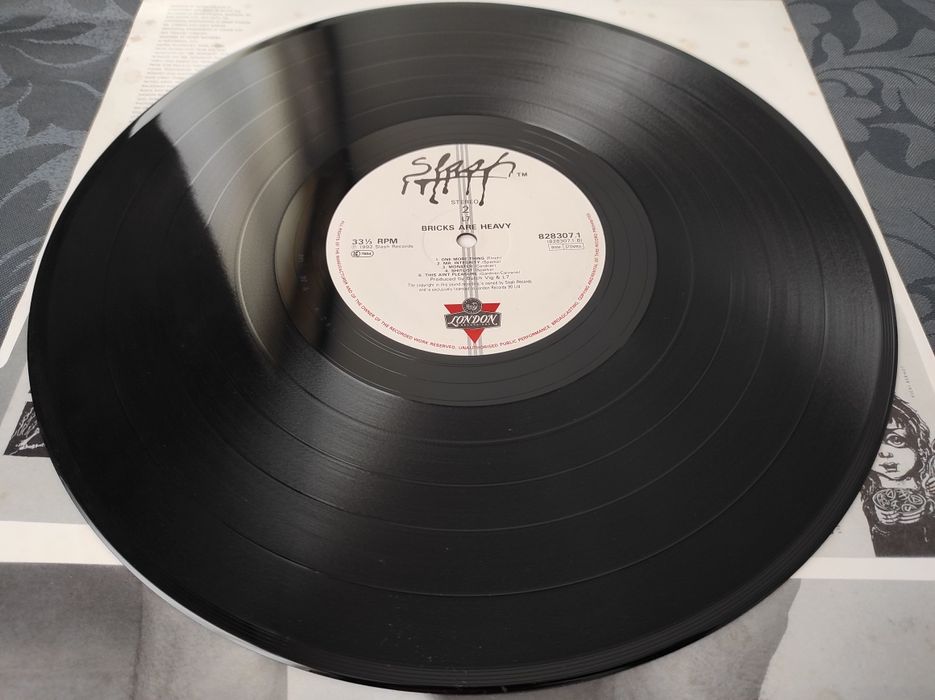 L7 - Bricks Are Heavy LP Bonfim • OLX.pt