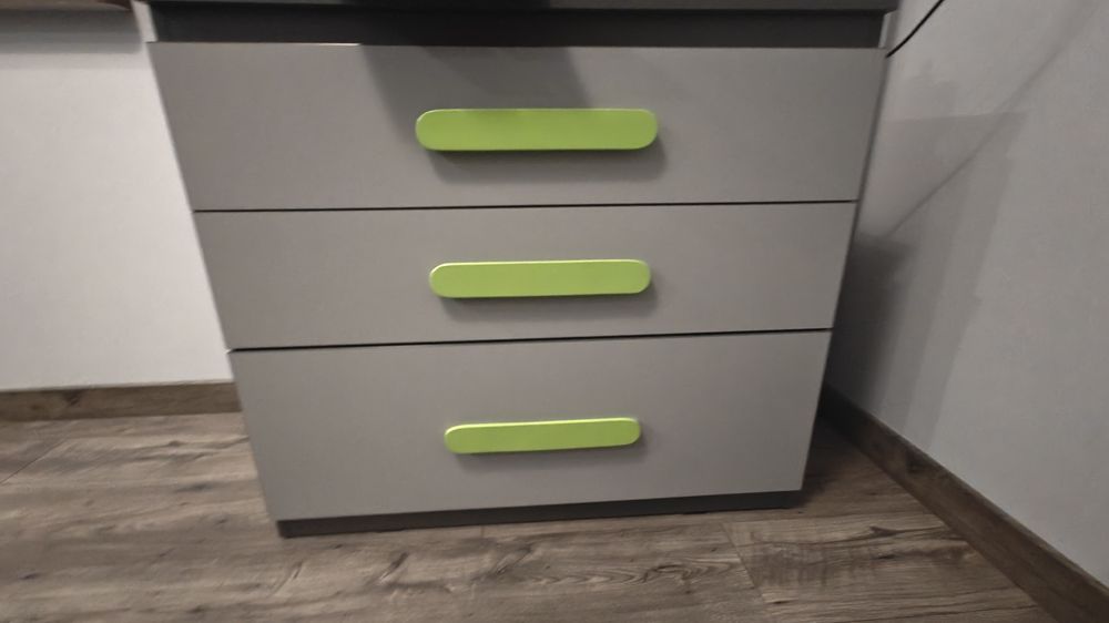 Zestaw mebli do pokoju dziecięcego