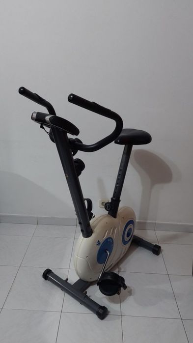 Bicicleta estática Newfit treino / musculação / exercício físico