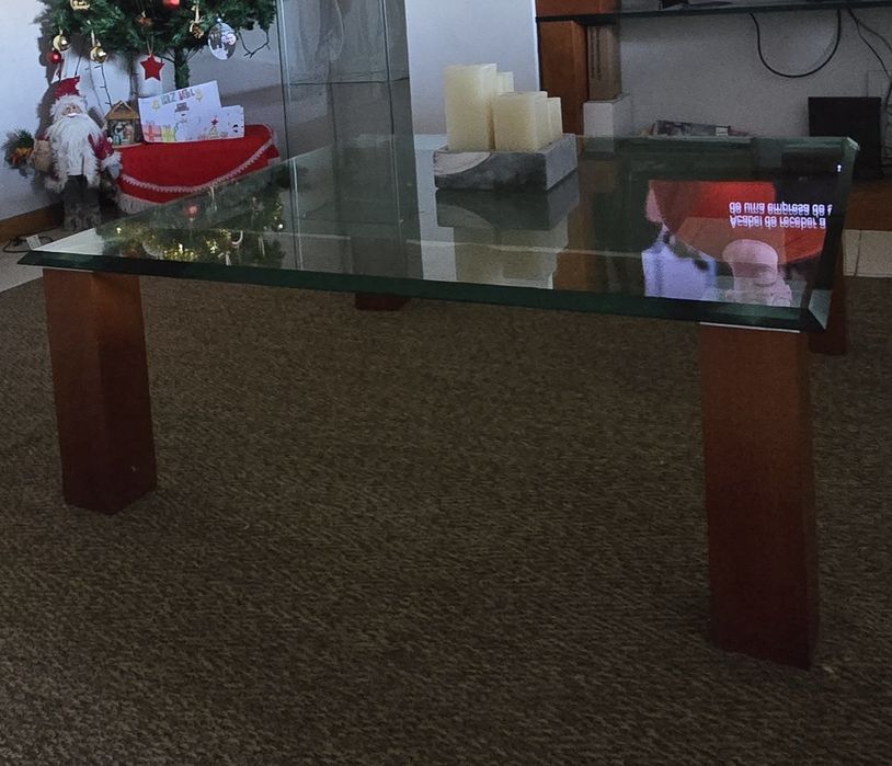 Mesa de sala de vidro temperado e madeira maciçado