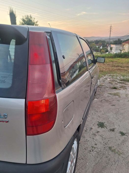 Carro Fiat punto