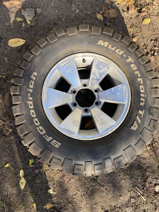 позашляхова шина BFGoodrich Mud-Terrain T/A KM2, розмір LT265/75 R16.