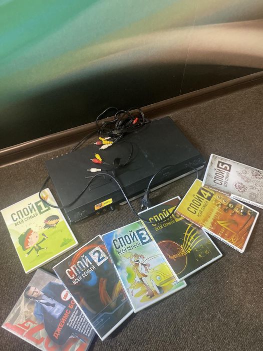 Продам DVD плеєр з караоке.