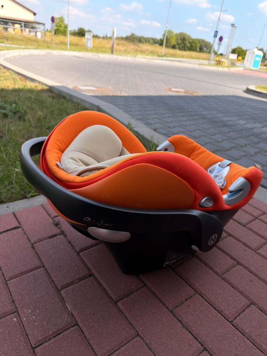 Fotelik samochodowy  Cybex Aton Q + baza ISOFIX Base Q-Fix – stan bardzo dobry
