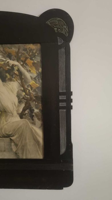 Rama secesyjna dwie kobiety przed secesyjną fontanną Chromolitografia