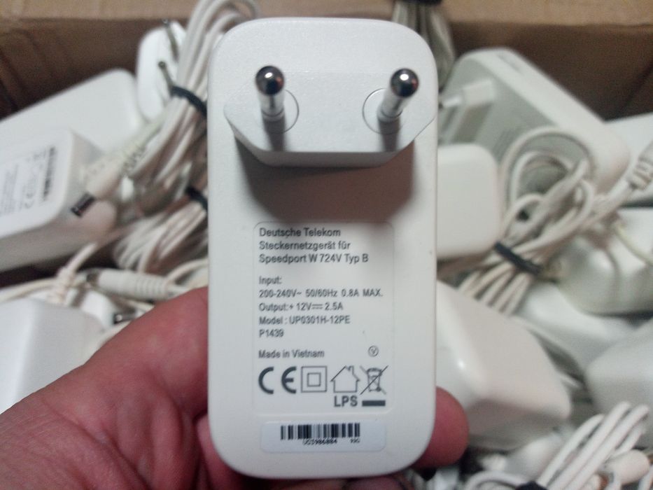 Електрошрот лот 3 шт Deutsche Telekom блок живлення 12В 12V 2.5А 30W
