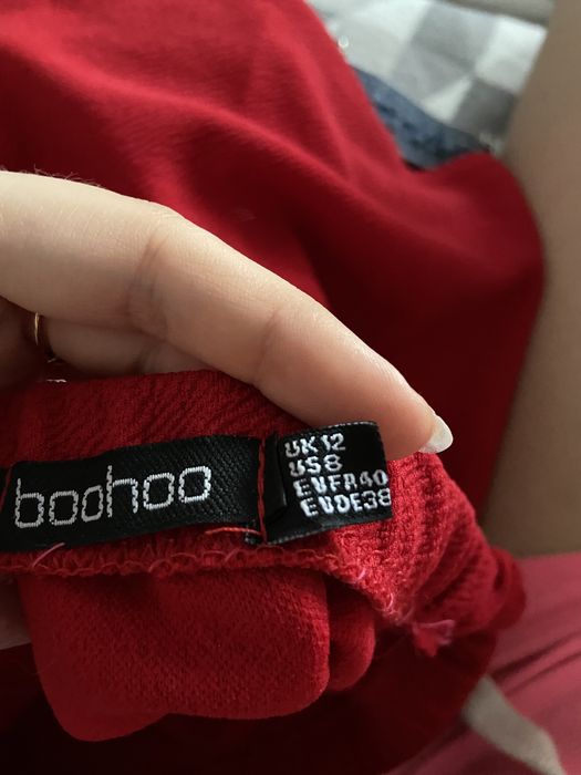 Czerwona spódniczka Boohoo
