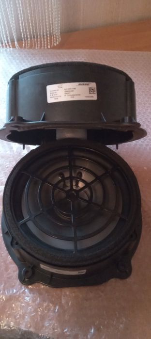 Динаміки Bose  Audi Q7.оригінал,хороший робочий стан з конекторами!!!