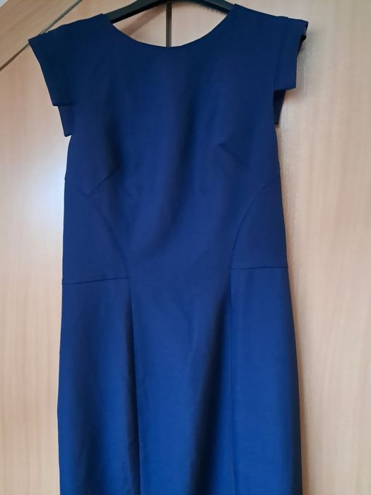 Sukienka midi granatowa prosta r.36-38"ChiChi London"