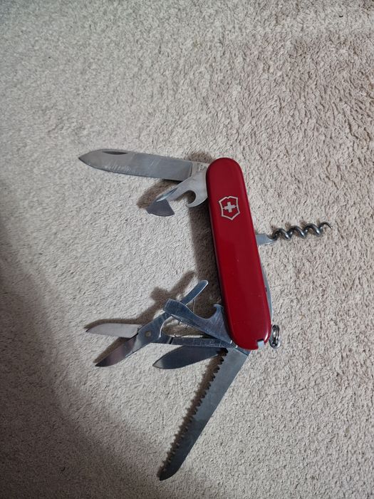 Продам ніж victorinox huntsman
