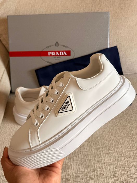 Saptilha branca prada